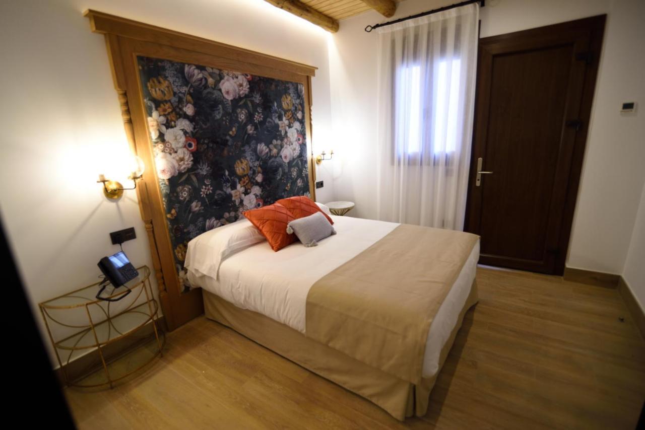 Hostal Rural Santa Habitaciones Aldea DEl Rocío Dış mekan fotoğraf